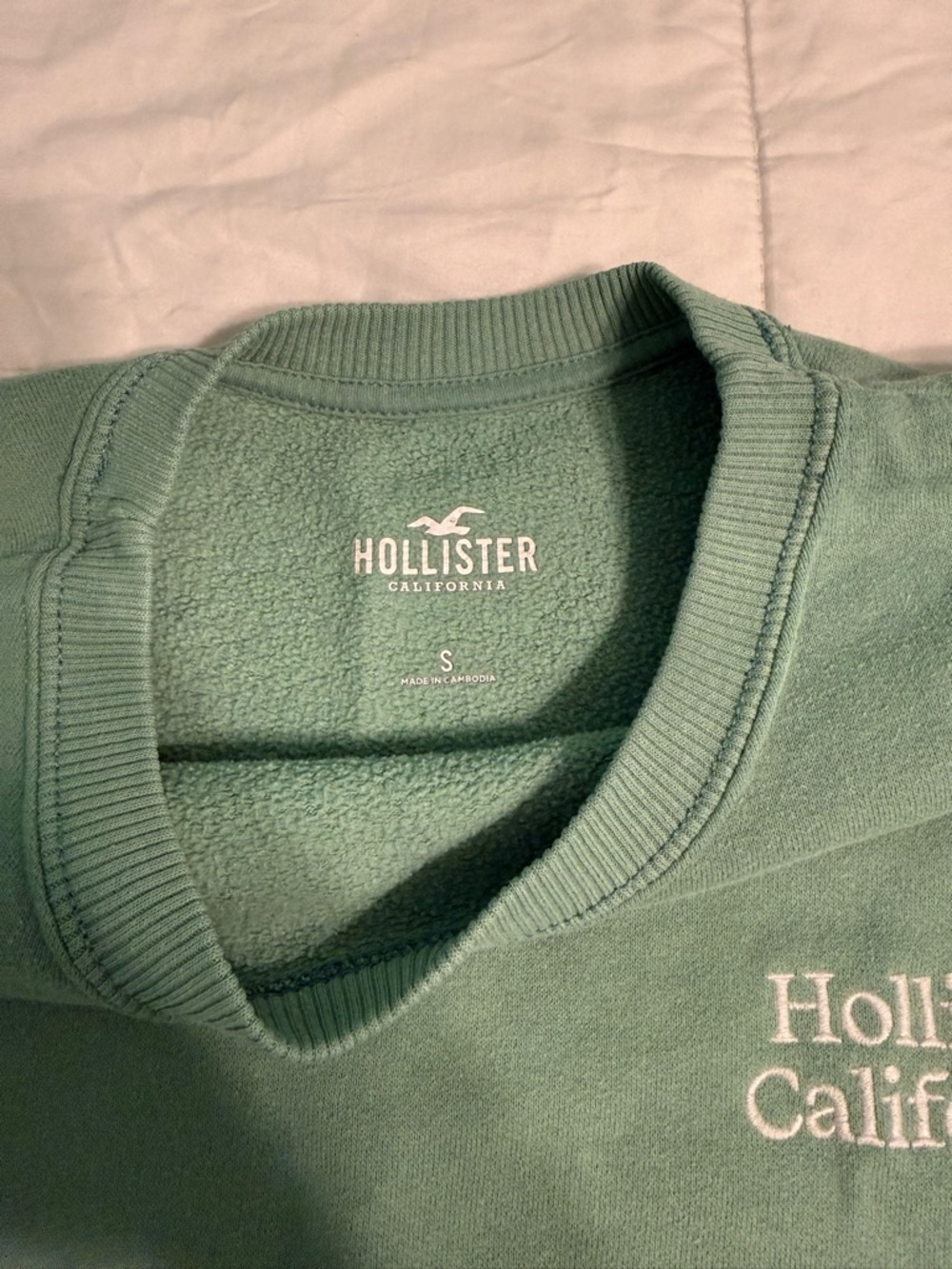 Hollister Crewneck - Picture 5 of 5
